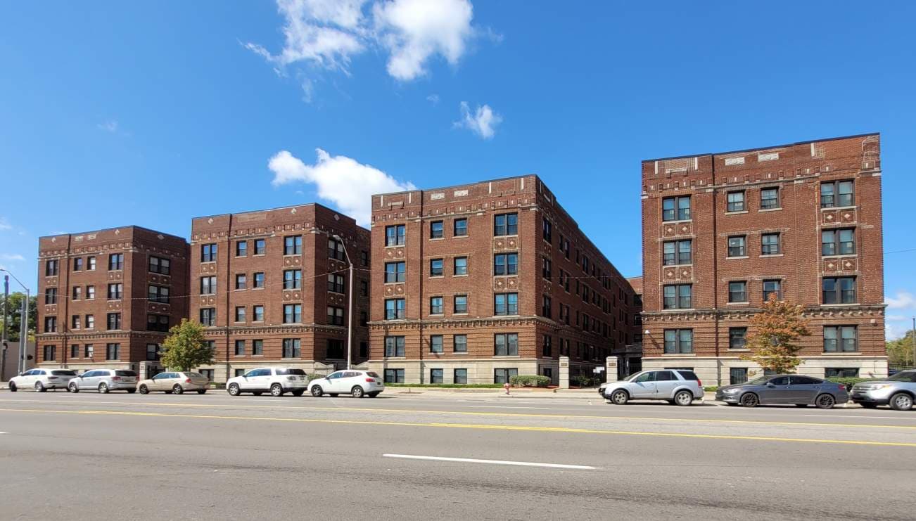 River Crest Apartments - Rivercrest_tup2na.jpg