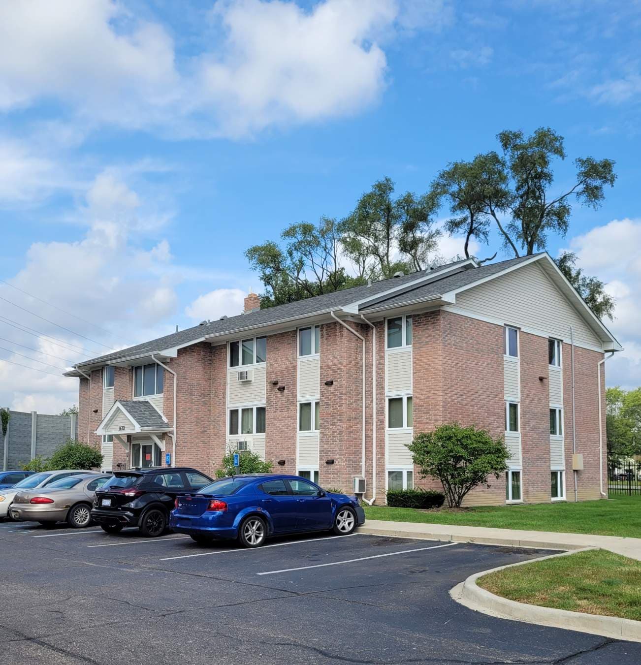Joy West Manor - Joy_Woods_ojt75x.jpg