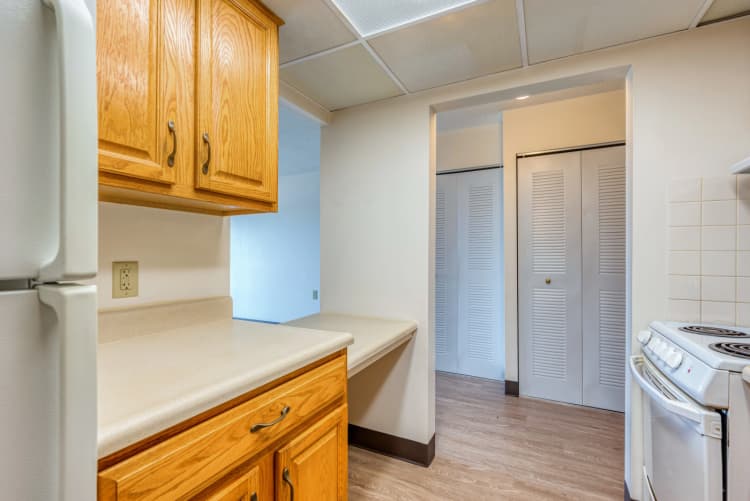 Detroit apartments for rent - image - CambridgeTowers_19101EvergreenRd_II-7819459_PHO_07_oouehj.webp