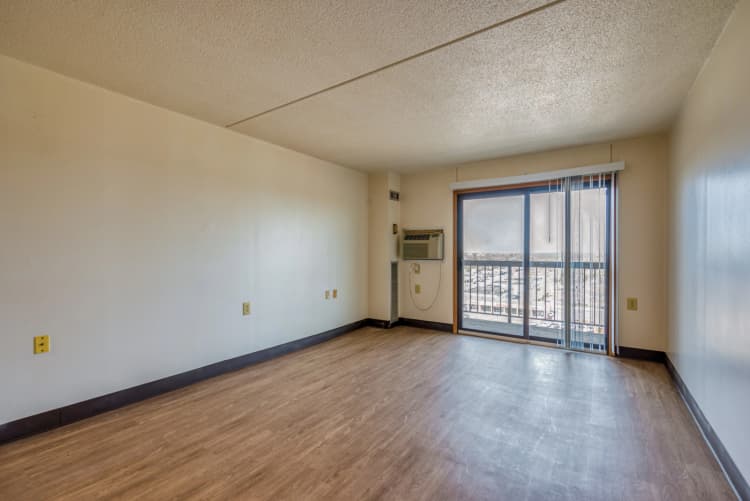 Detroit apartments for rent - image - CambridgeTowers_19101EvergreenRd_II-7819459_PHO_08_f18asl.webp