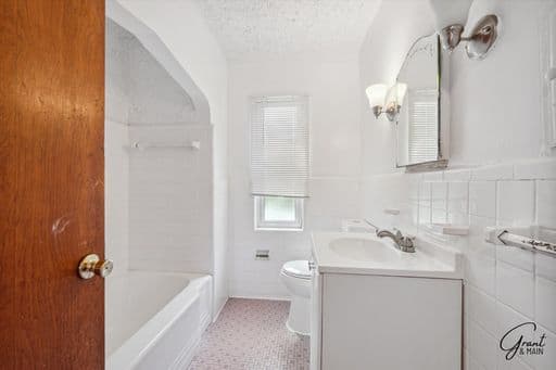 Detroit apartments for rent - Property image - 5076 Chalmers - 3