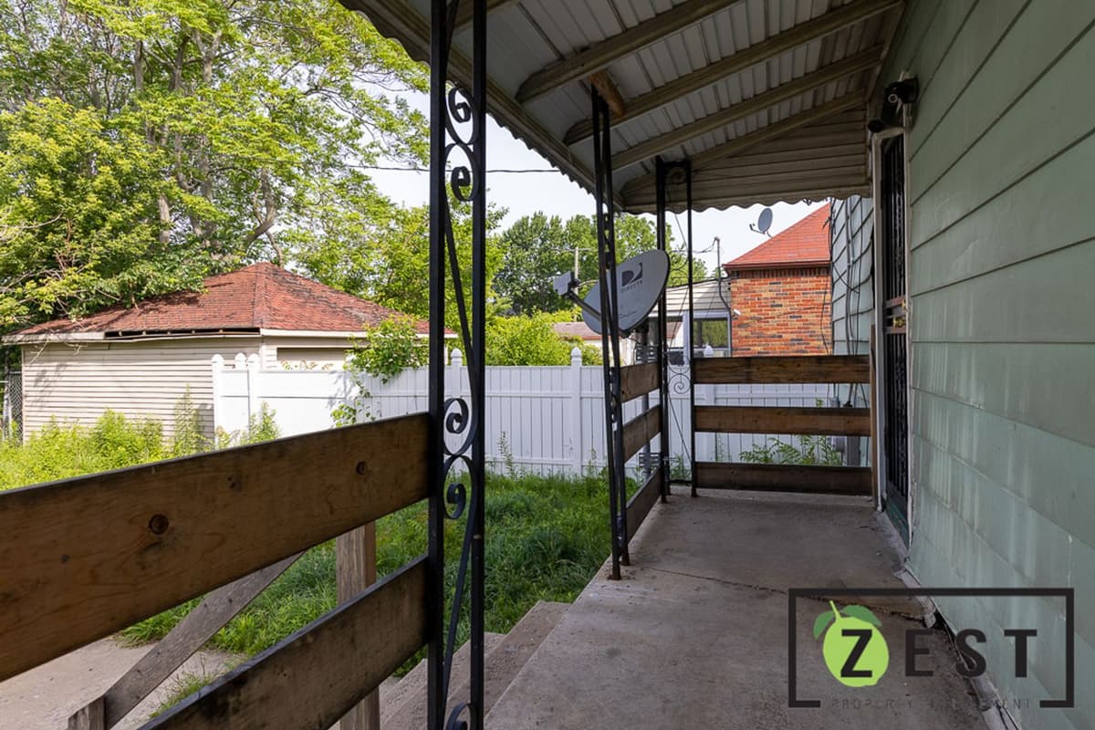Detroit apartments for rent - Property image - 4393 Nottingham Road - 2