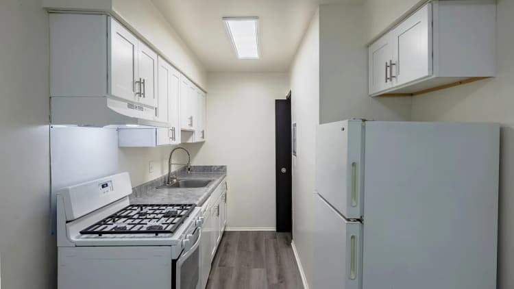 Detroit apartments for rent - image - ramblewood_01_kitchen.jpg