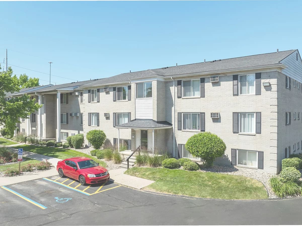 Detroit apartments for rent - Property image - Ramblewood Apartments - 2