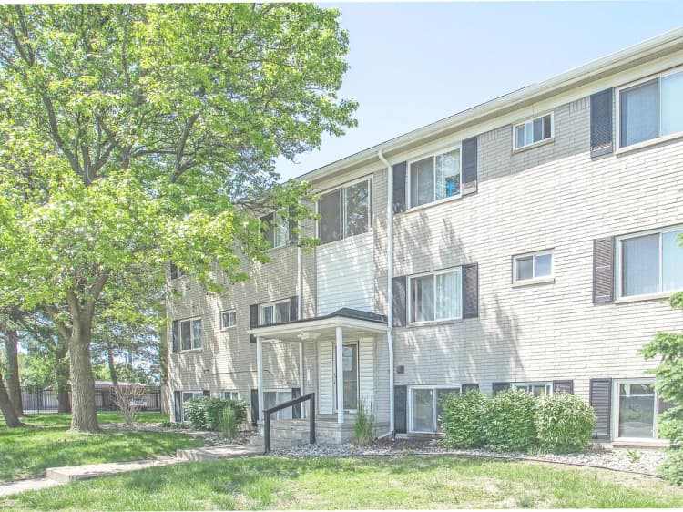 Detroit apartments for rent - image - ramblewood_08_exterior_under_trees.jpg