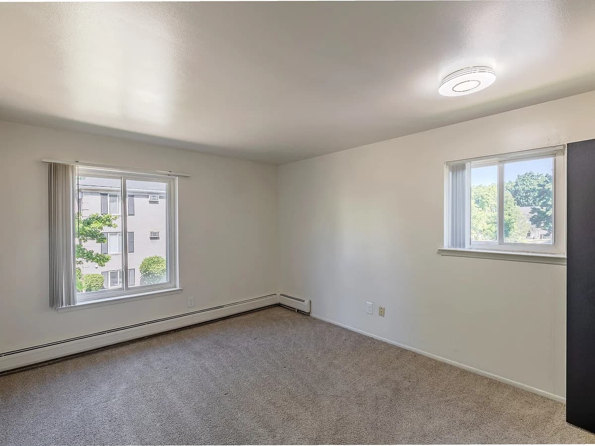 Detroit apartments for rent - image - ramblewood_17_bedroom.jpg