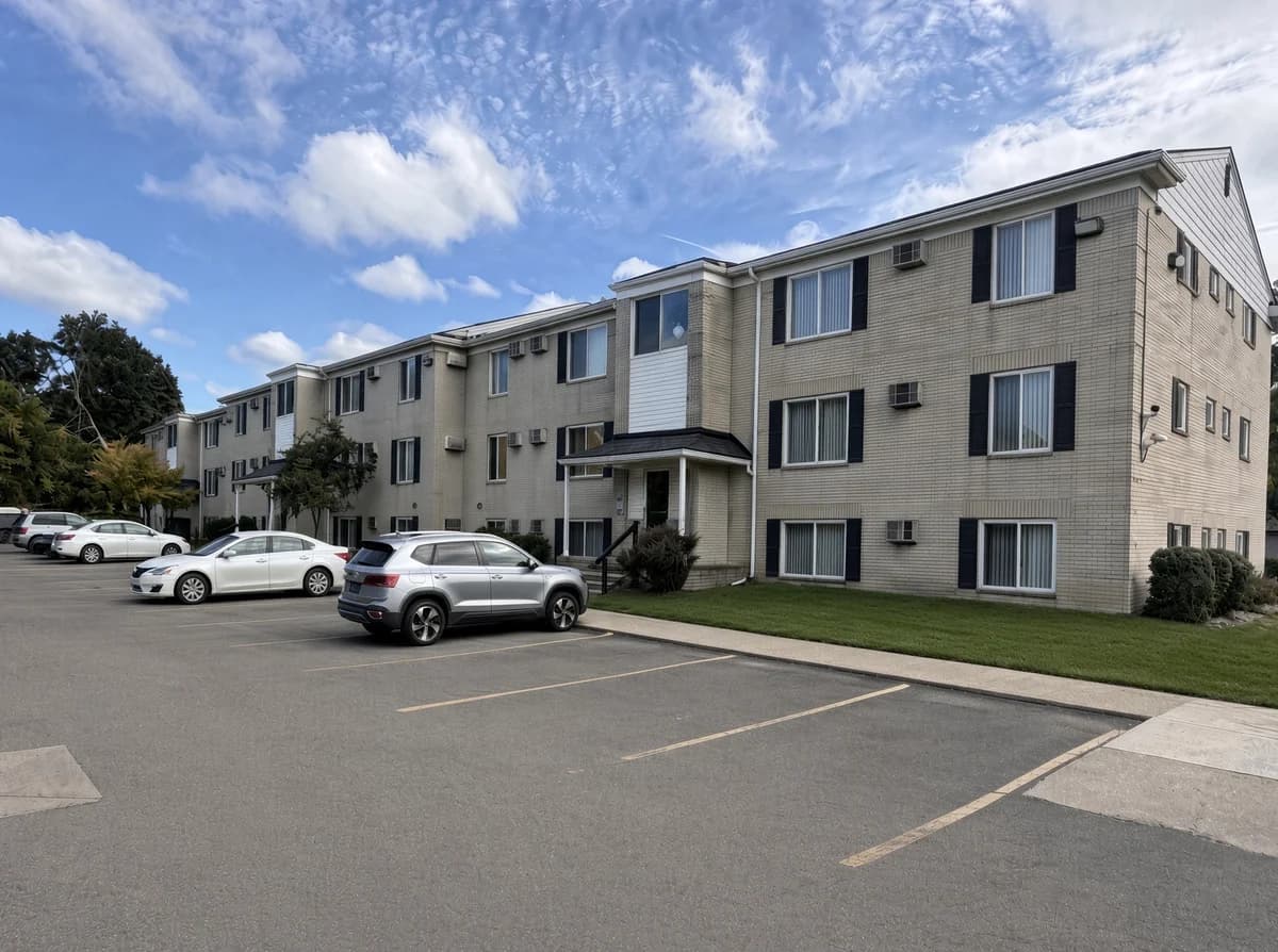 Detroit apartments for rent - Property image - Ramblewood Apartments - 2