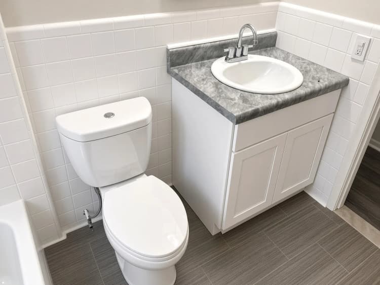 Detroit apartments for rent - image - grand_04_bathroom.jpg