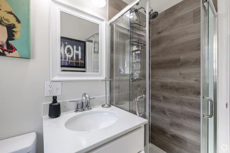 Detroit apartments for rent - image - bethune-lofts-detroit-mi-studio---592sf---bathroom.jpg