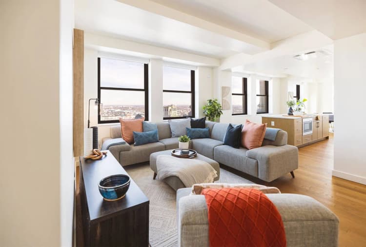 Detroit apartments for rent - image - Two bedroom penthouse living room with city views