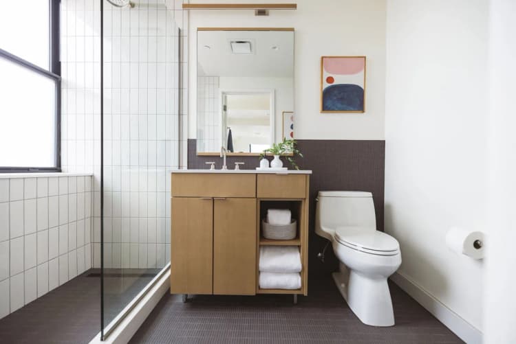 Detroit apartments for rent - image - Studio unit bathroom