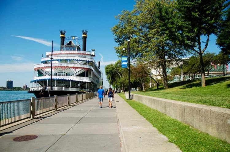 Detroit apartments for rent - image - Neighborhood_ River Walk