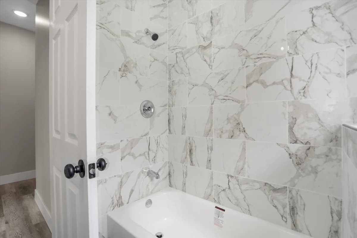 Detroit apartments for rent - image - 17-5122 W Chicago Detroit 0013.jpg