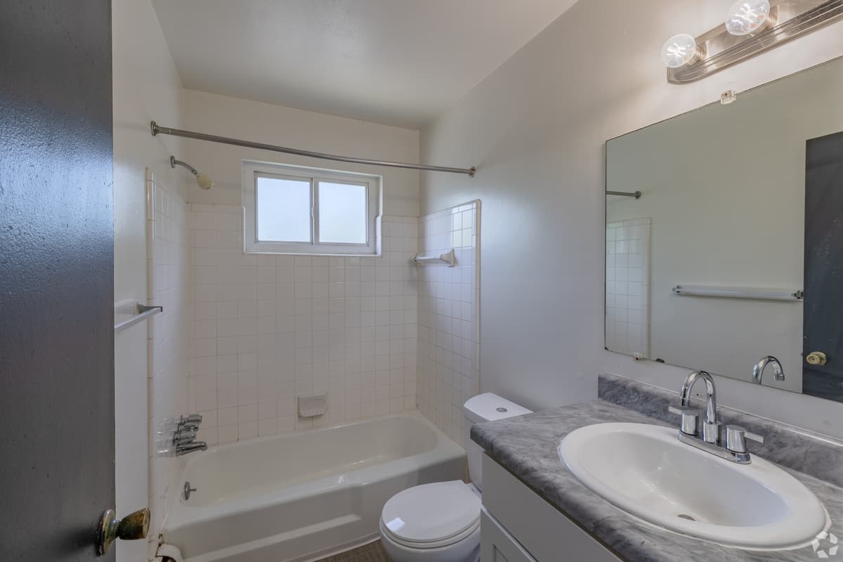 Detroit apartments for rent - Property image - Ramblewood Apartments - 2
