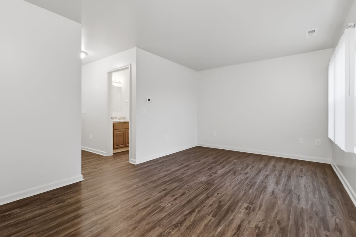 Detroit apartments for rent - image - 03_3825_Emerald_Springs_Detroit_MI_48212-Living_room-IMG_2581.jpg
