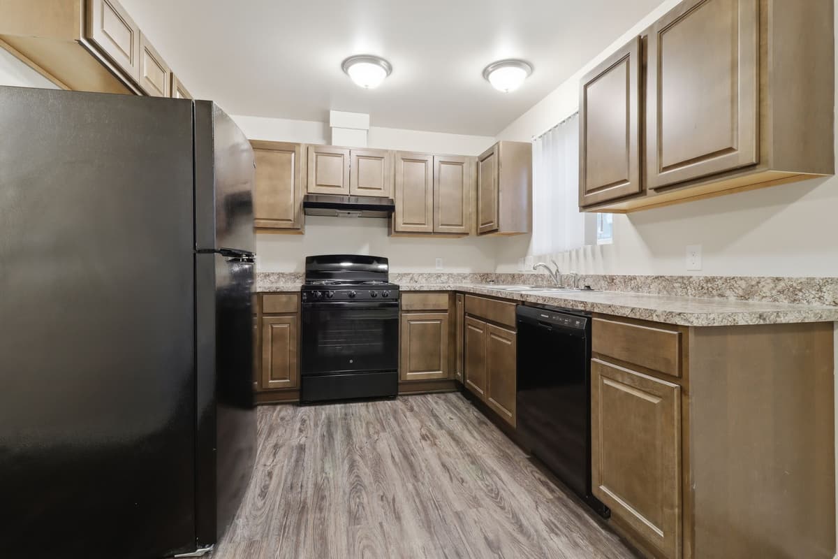 Detroit apartments for rent - image - 04_3825_Emerald_Springs_Detroit_MI_48212-Kitchen-IMG_2542.jpg