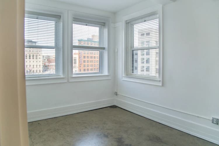 Detroit apartments for rent - image - Beautiful Bright Bedroom With Wide Windows
