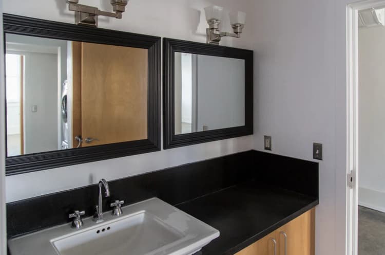 Detroit apartments for rent - image - Renovated Bathrooms at 1525 Broadway