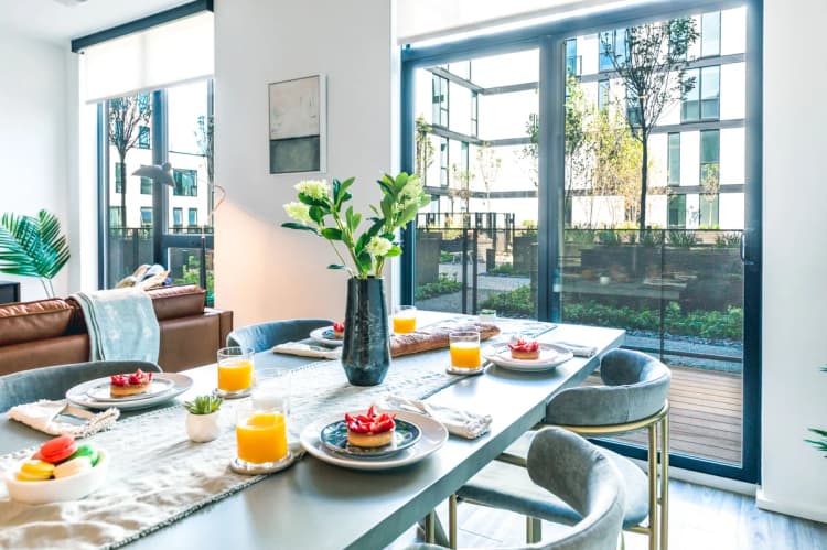 Detroit apartments for rent - image - 440 Alfred Apartment Dining Room with Courtyard Views
