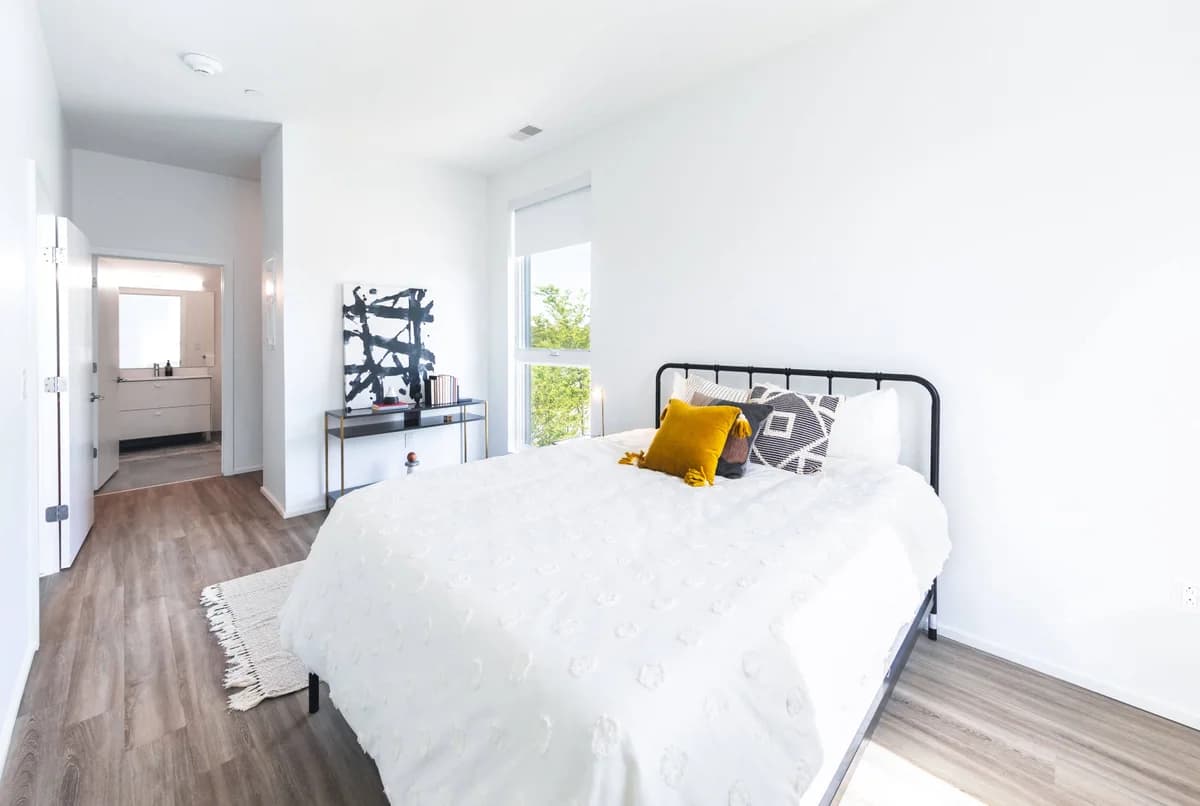 Detroit apartments for rent - image - 2665 Brush Bedroom with Master Bath
