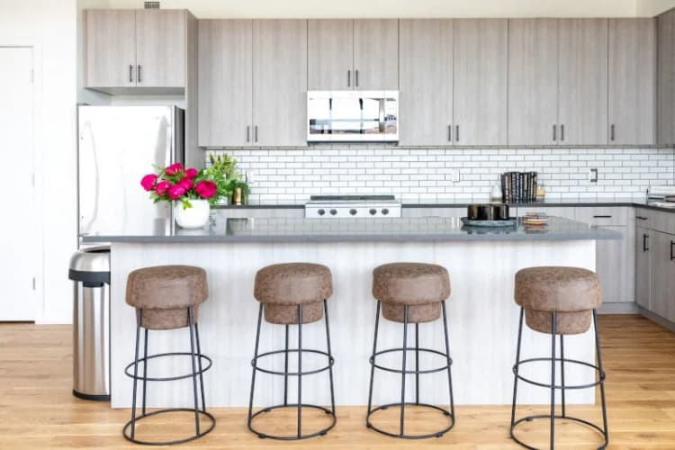 Detroit apartments for rent - image - Kitchen Bar