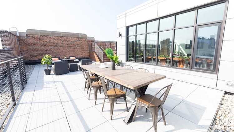 Detroit apartments for rent - image - Outdoor Dine