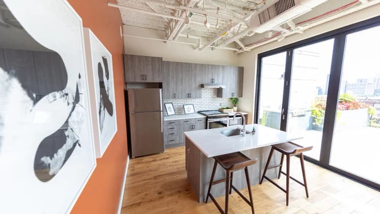 Detroit apartments for rent - image - Dining table