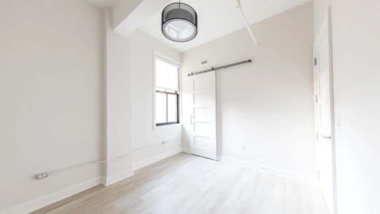 Detroit apartments for rent - image - High Ceiling Bedroom