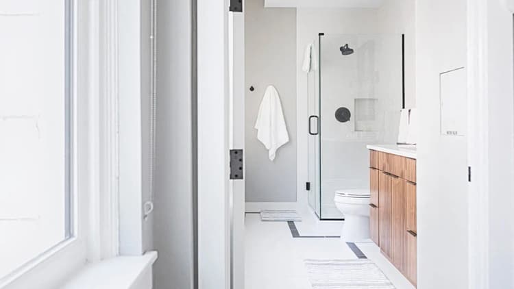 Detroit apartments for rent - image - bathroom