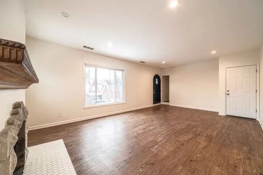 Detroit apartments for rent - Property image - 17596 Santa Rosa - 3