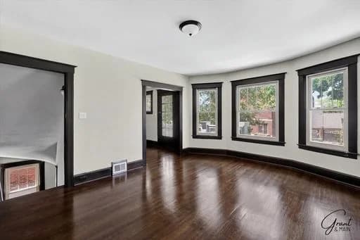 Detroit apartments for rent - Property image - 1925 W Bethune - 3