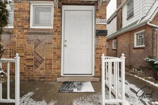 Detroit apartments for rent - Property image - 15888 Woodingham - 2
