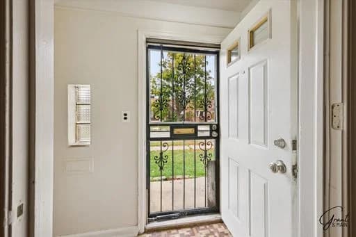 Detroit apartments for rent - Property image - 10606 Marne - 2
