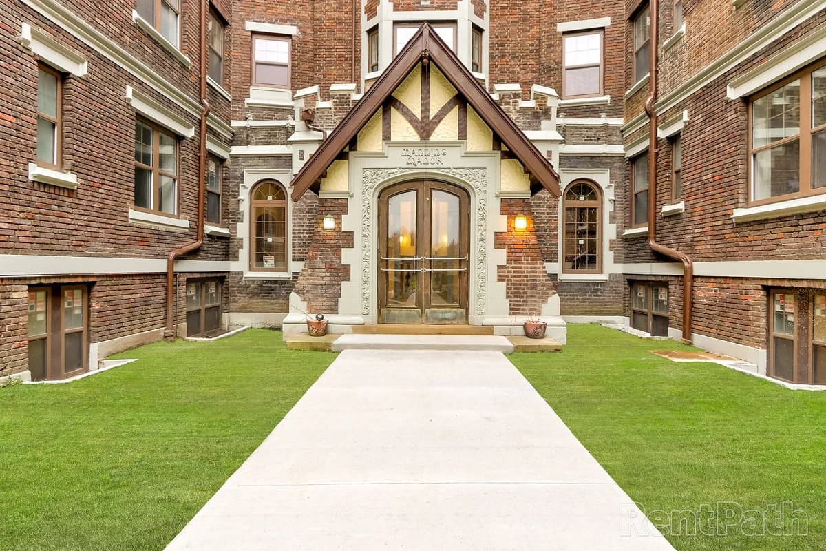 Detroit apartments for rent - Property image - Manning Manor - 2