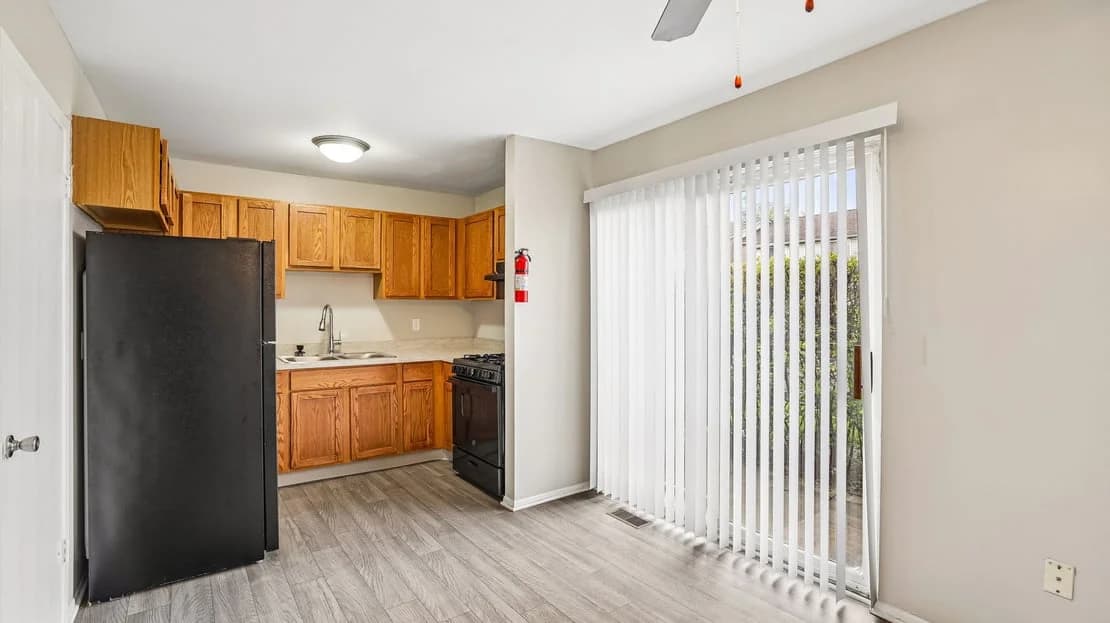 Detroit apartments for rent - image - 8-custom-Chrysler-Dr-Unit-3708-S2904-008.jpg