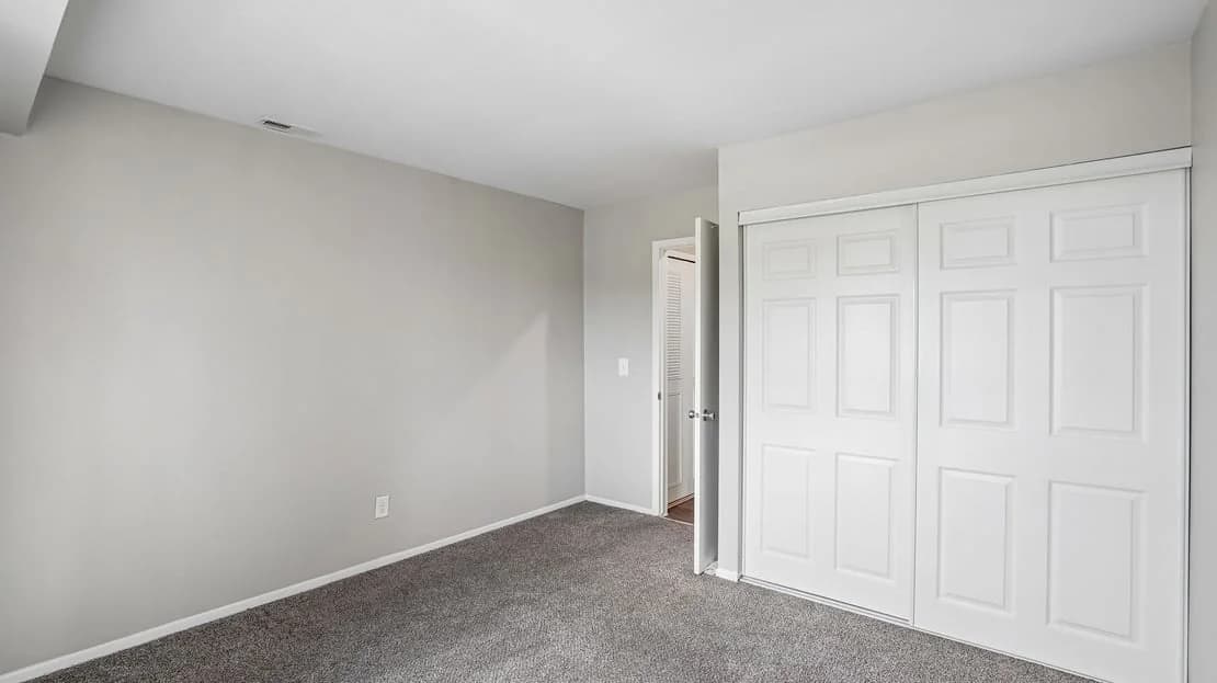 Detroit apartments for rent - image - 61-custom-Chrysler-Dr-Unit-6-S2904-018.jpg