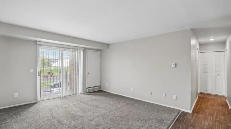 Detroit apartments for rent - image - 48-custom-Chrysler-Dr-Unit-6-S2904-005.jpg
