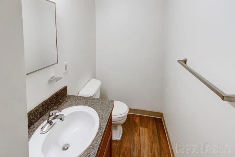 Detroit apartments for rent - image - 100073533_24_hdp_midtownpark_int_flpn2_bth-scaled.jpg