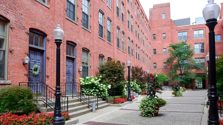 Detroit apartments for rent - image - riverplace-main.jpg