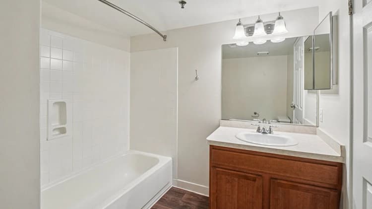 Detroit apartments for rent - image - River-Place-Bathroom.jpg