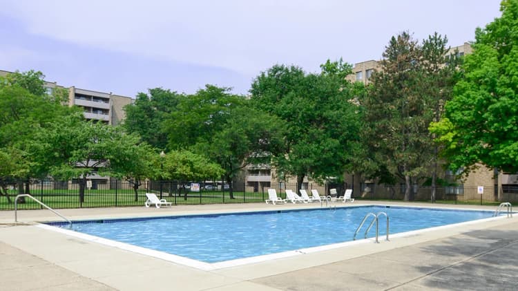 Detroit apartments for rent - image - heightsofsouthfield-pool.jpg