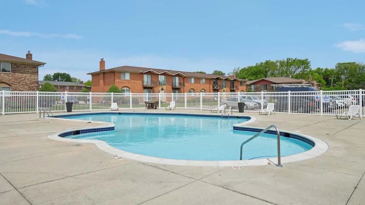 Detroit apartments for rent - image - Rivercrest-Pool-Website.jpg