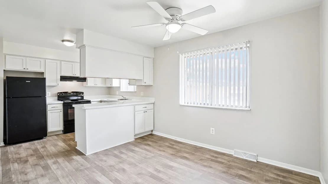 Detroit apartments for rent - image - Rivercrest-Kitchen-Website.jpg