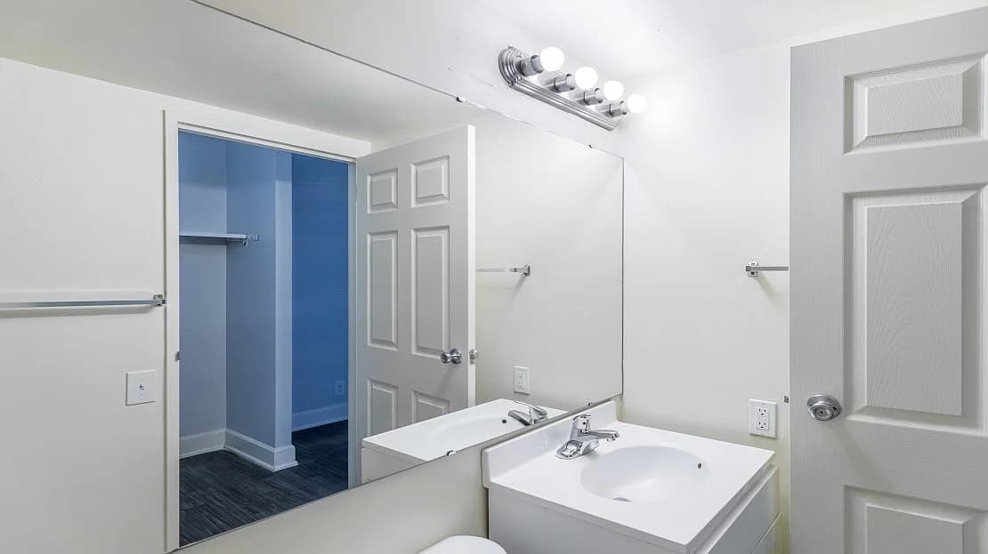 Detroit apartments for rent - image - Bathroom-2.jpg