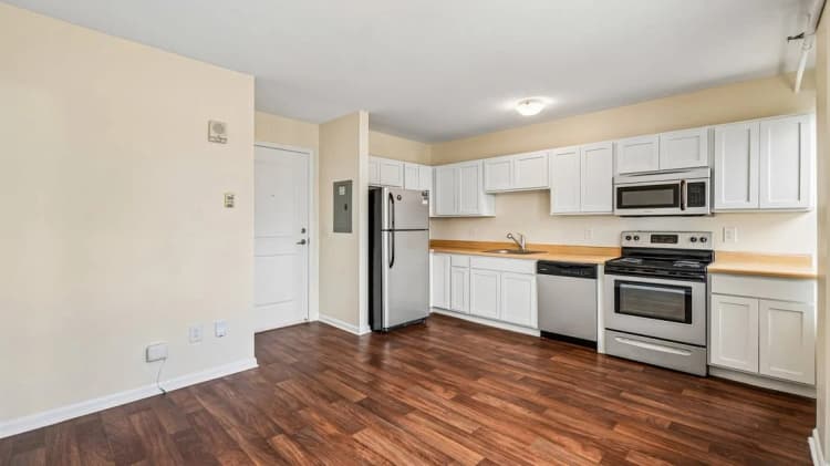 Detroit apartments for rent - image - 3-custom-1538-Centre-St-Unit-903-S0705-003.jpg
