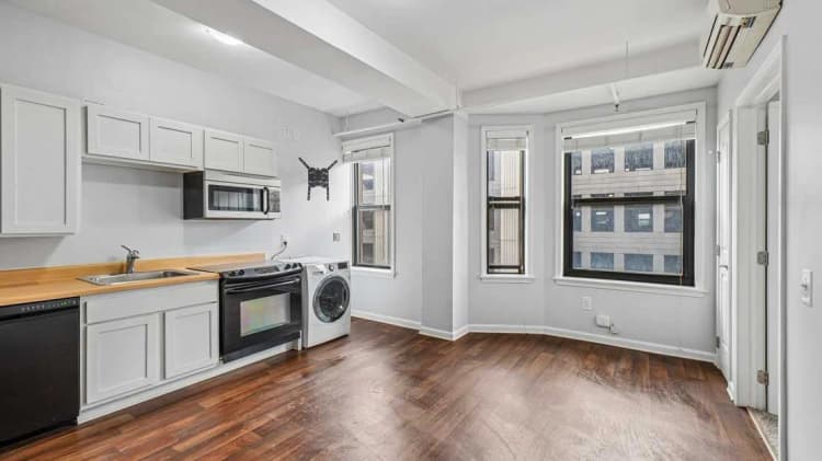 Detroit apartments for rent - image - 21-custom-1538-Centre-St-Unit-601-S0705-003_edited.jpg