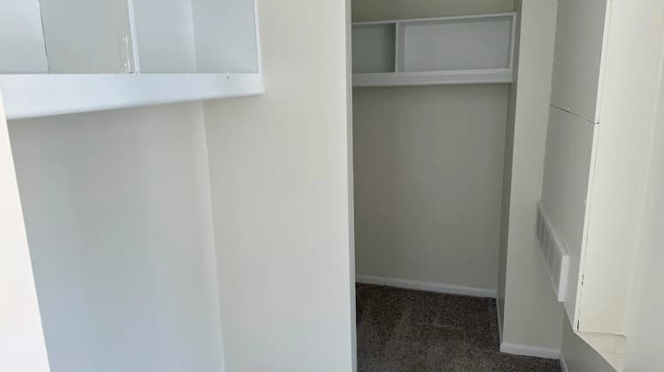 Detroit apartments for rent - image - Claridge-Closet-Website.jpg