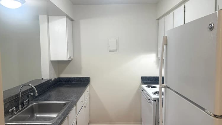 Detroit apartments for rent - image - Harper-Sq-Kitchen-Website.jpg