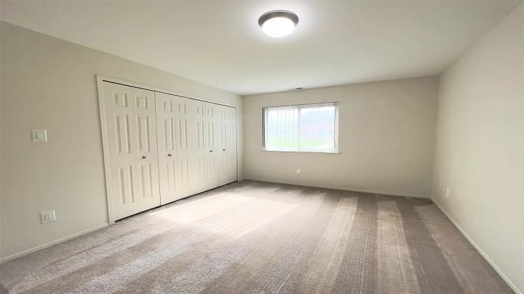 Detroit apartments for rent - image - Harper-Square-Bedroom.jpg