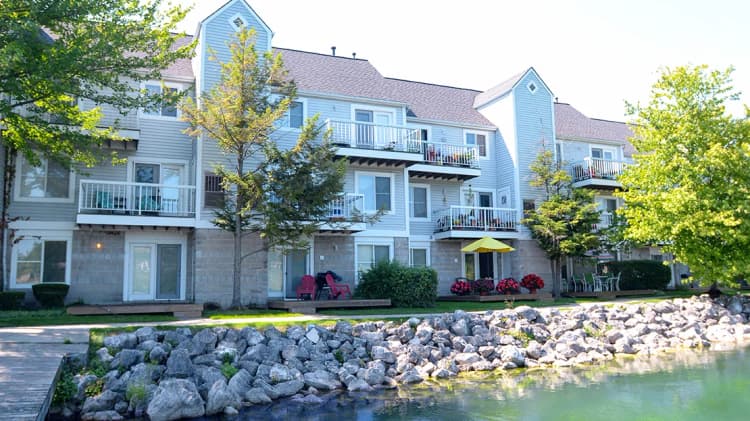 Detroit apartments for rent - image - grayhavenmarina-main.jpg